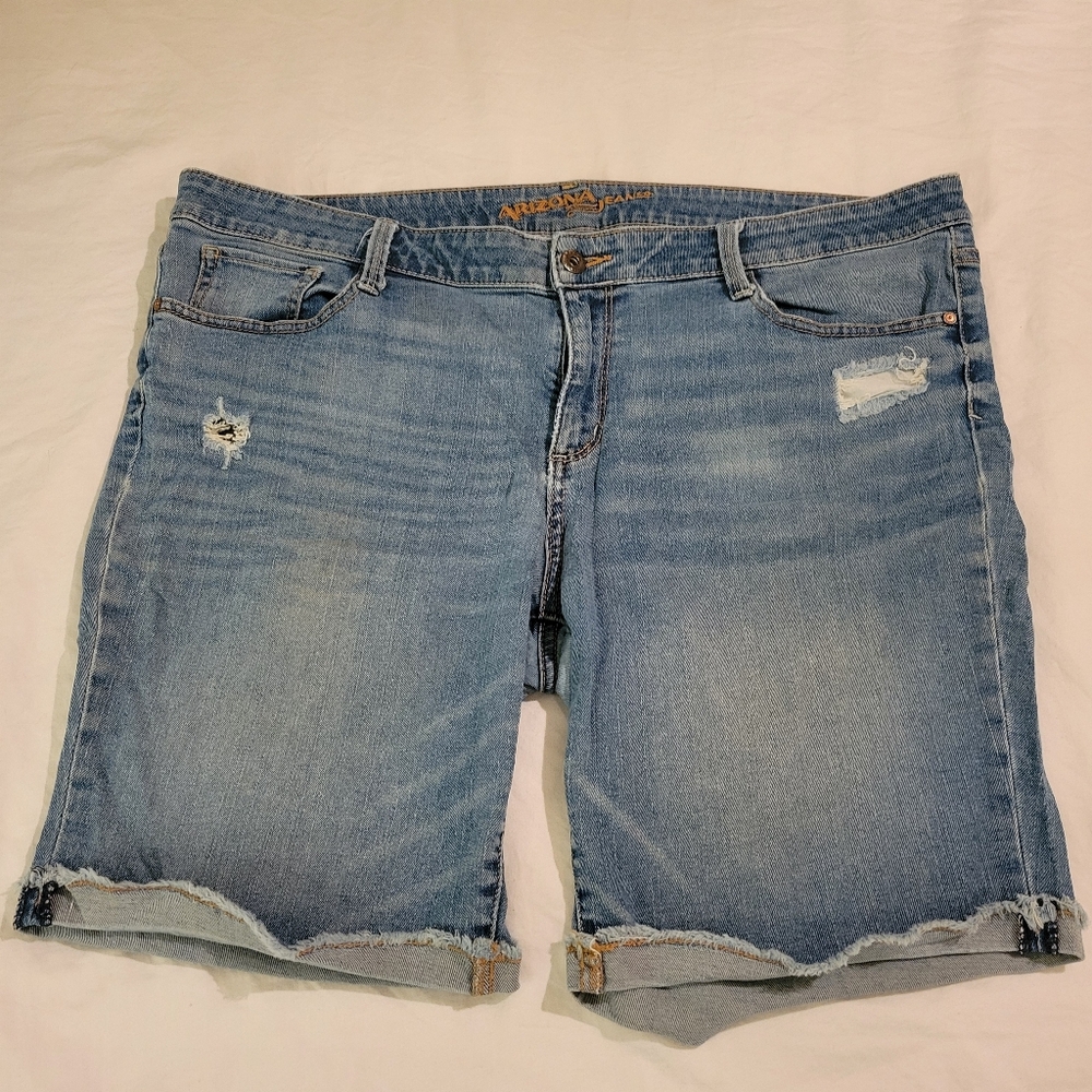 Arizona Jean Company Distressed Jean Shorts.  Light Wash.  Size 17.